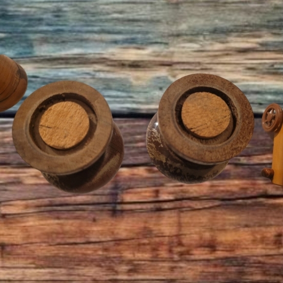 VINTAGE LOT OF WOODEN SALT & PEPPER SHAKER SETS ~ WILL ROGERS ~ PEPPY PEPPER - Picture 8 of 8